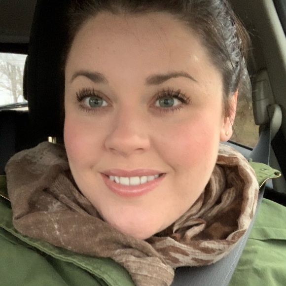 Meet your Posher, Danielle - Picture 1 of 1